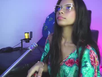 Emilylopezz Chaturbate stream image from January 11, 2025