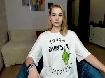 Lunabelli Chaturbate stream image from January 11, 2025