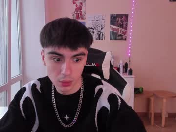 Stralght_Twinks Chaturbate stream image from January 11, 2025