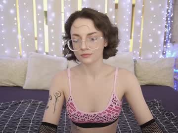 Kirafoxik Chaturbate stream image from January 11, 2025