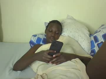 Theequeenk Chaturbate stream image from January 11, 2025