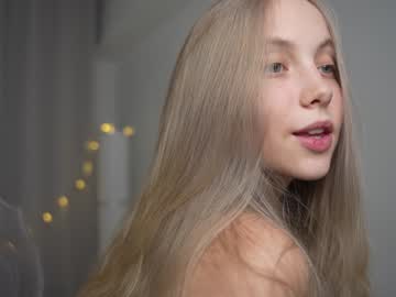Appr0ved Chaturbate stream image from January 11, 2025