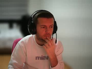 Aydinn90 Chaturbate stream image from January 11, 2025