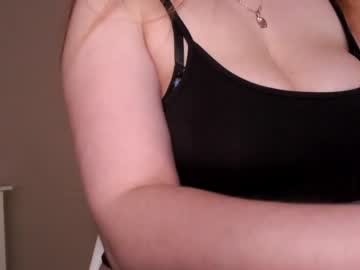 Sarahsweetie_ Chaturbate stream image from January 11, 2025