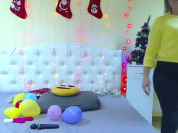 Snezhanarells Chaturbate stream image from January 11, 2025
