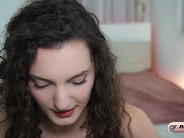 Loveelylunaa Chaturbate stream image from January 11, 2025
