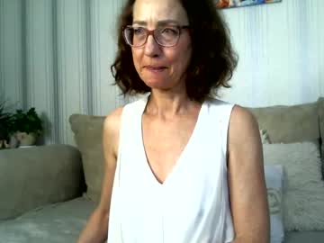 Violla_Strawberry Chaturbate stream image from January 11, 2025