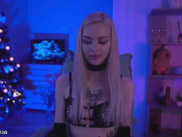 Manifreyja Chaturbate stream image from January 11, 2025