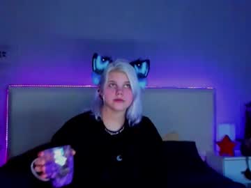 Joannlowe Chaturbate stream image from January 12, 2025
