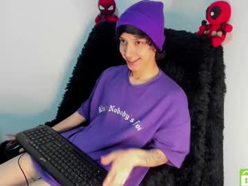 Bumblubee Chaturbate stream image from January 12, 2025
