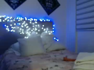 Karolinecute Chaturbate stream image from January 12, 2025