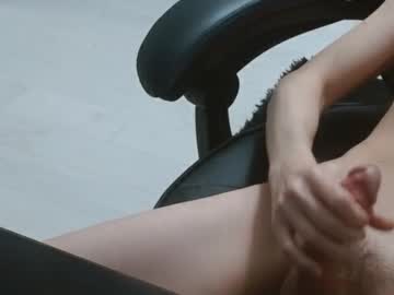 Skinnybody2 Chaturbate stream image from January 12, 2025