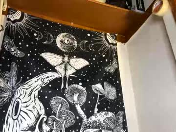 Yourprettylittlecumslut Chaturbate stream image from January 12, 2025