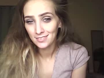 Itskhittyy Chaturbate stream image from January 12, 2025