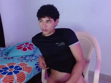 Zyrosxk Chaturbate stream image from January 12, 2025