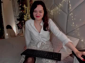 Camillaadrian Chaturbate stream image from January 12, 2025