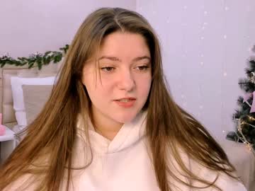 Tinkerbeeelle Chaturbate stream image from January 12, 2025