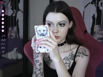 Prettybones Chaturbate stream image from January 12, 2025