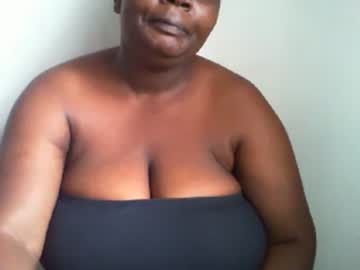 Laralovex Chaturbate stream image from January 12, 2025