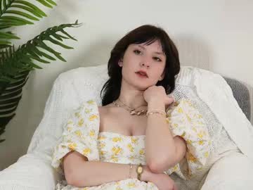 Darlineatlee Chaturbate stream image from January 12, 2025