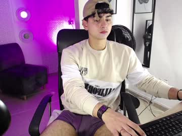 Jakeesummer Chaturbate stream image from January 12, 2025