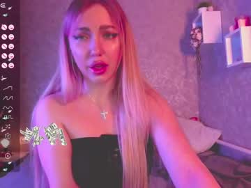 Holly_Molly8 Chaturbate stream image from January 12, 2025