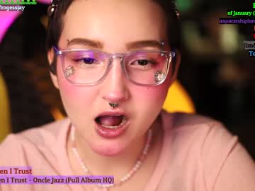 Frogessjay Chaturbate stream image from January 12, 2025