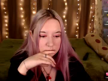 Elfinela Chaturbate stream image from January 12, 2025