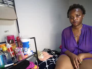 Prettyshee Chaturbate stream image from January 12, 2025
