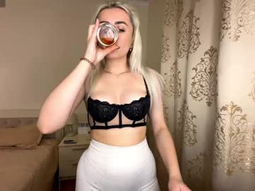 Selenavoss Chaturbate stream image from January 12, 2025