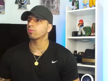 Darius_Phoenix Chaturbate stream image from January 12, 2025