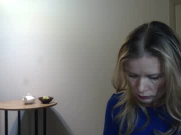 Lovelykiki_ Chaturbate stream image from January 12, 2025