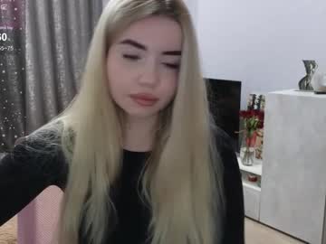 Maymallorie Chaturbate stream image from January 12, 2025