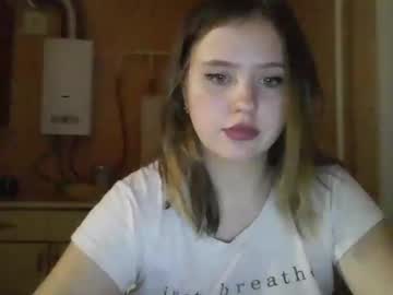 Moonaxhoney Chaturbate stream image from January 13, 2025
