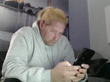 Jlonglake Chaturbate stream image from January 13, 2025
