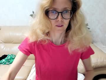 Mollystory Chaturbate stream image from January 13, 2025