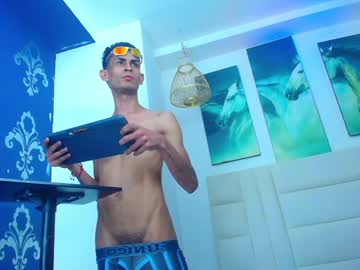 Chriisstopheer Chaturbate stream image from January 13, 2025