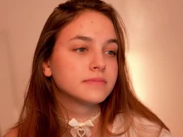 Julli_A Chaturbate stream image from January 13, 2025
