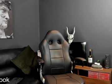 Davevilboy Chaturbate stream image from January 13, 2025