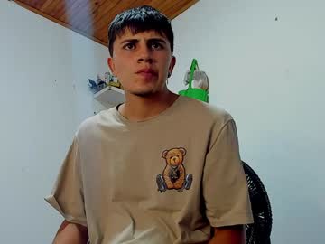Mia_Max_Love Chaturbate stream image from January 13, 2025