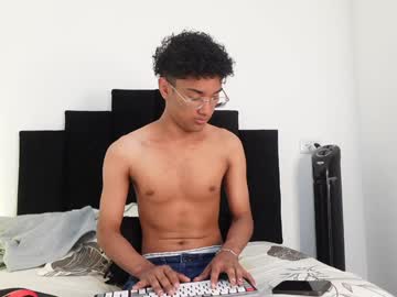 Harrytwink18 Chaturbate stream image from January 13, 2025