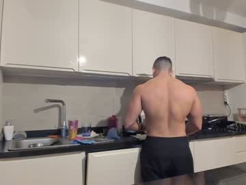 Roberto4ever Chaturbate stream image from January 13, 2025