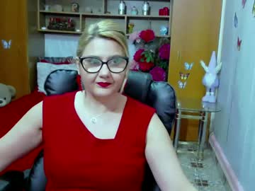 Lucillefenlys Chaturbate stream image from January 13, 2025