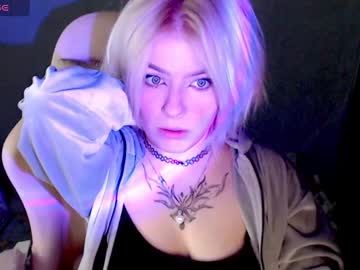 Redblondeee Chaturbate stream image from January 13, 2025