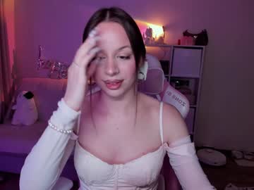 Hellokittyyam Chaturbate stream image from January 13, 2025