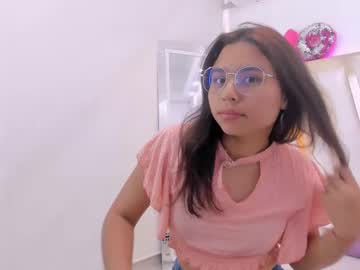 Dafnemoore Chaturbate stream image from January 13, 2025