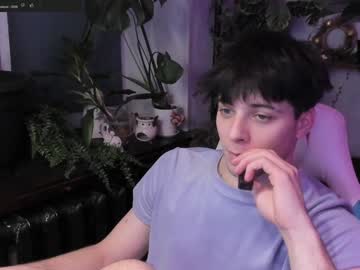 Whiteegrimm Chaturbate stream image from January 13, 2025