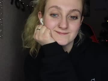 Frosty_Blueberries4 Chaturbate stream image from January 13, 2025