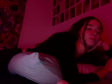 Kylieexoxoxo2432 Chaturbate stream image from January 13, 2025