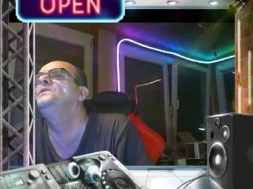 R_2d2_ Chaturbate stream image from January 13, 2025